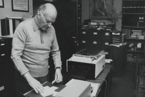 Josep Tarradellas al seu despatx