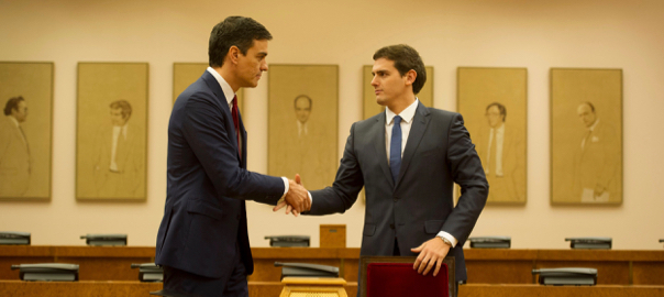 Sánchez i Rivera, a l'acte de signatura de l'acord PSOE-C's.