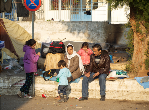 La família iraquiana poc després d’arribar al portde Mitilene (foto: Oriol Bäbler)