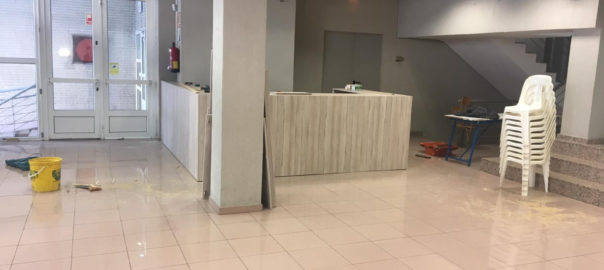 El bar de la sala de cinema ocupa la fins ara sala d'exposicions del Centre Cultural