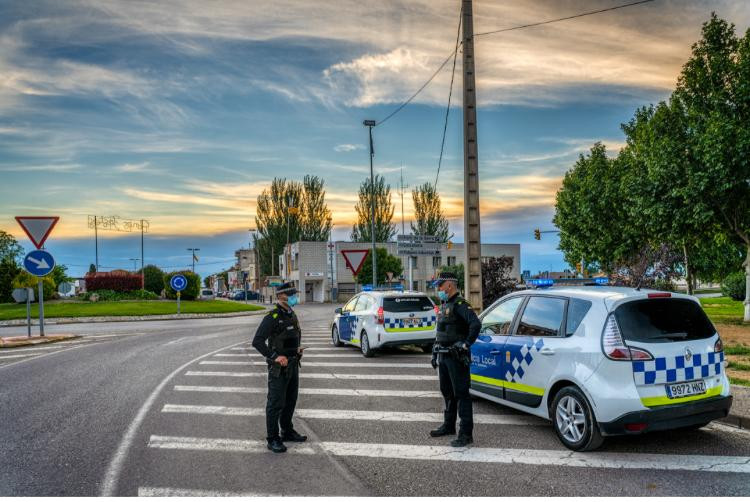 Control de la Policia Local de Mollerussa (Foto: Quim Rafel)