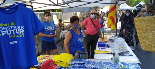 La parada de l'ANC Pla d'Urgell al mercat setmanal de Mollerussa
