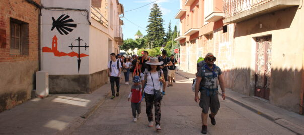 El Palau d'Anglesola és lloc de pas i allotjament dels camins de Sant Jaume i Ignasià