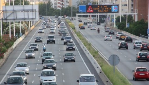 Uns quants dels tres-cents mil cotxes que van sortir de Barcelona i rodalia per Setmana Santa