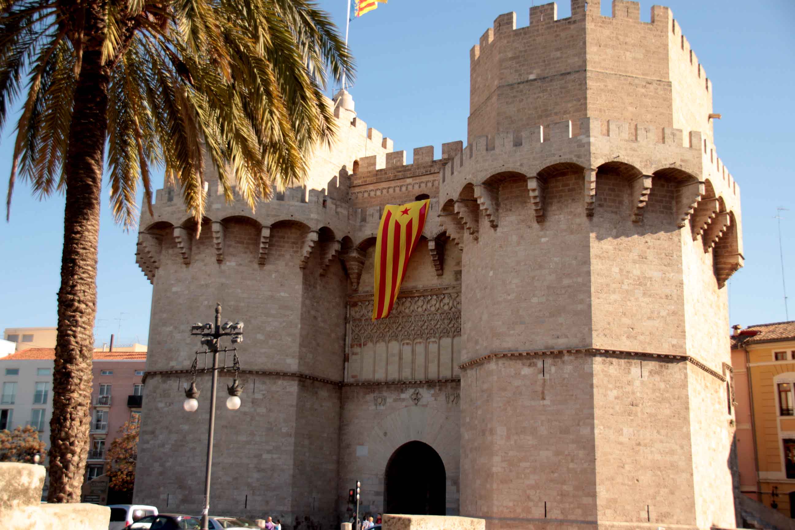 La senyera estelada, a les Torres dels Serrans de València