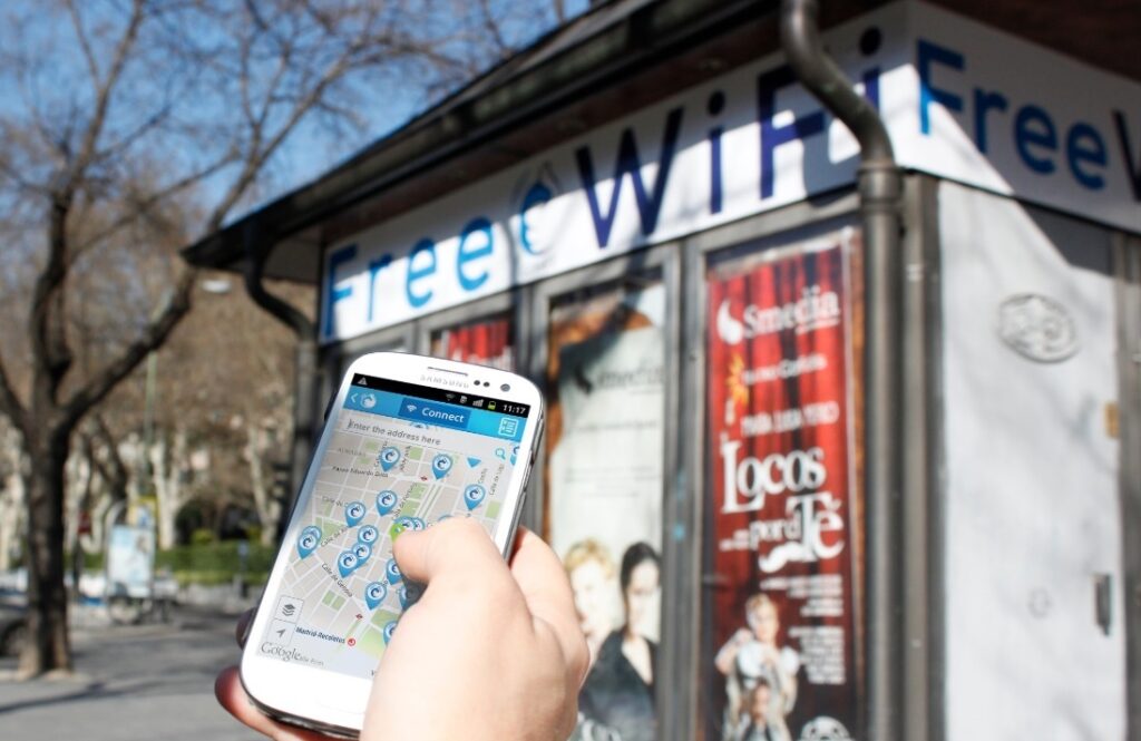 10 consells de ciberseguretat per a protegir el mòbil en les vacances d'estiu (i tot l'any)