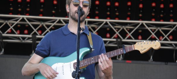 Guillem Gisbert durant un concert de Manel. (Fotografia: ACN)