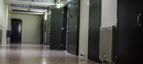 Passadís del mòdul de dones del centre penitenciari del Puig de les Basses de Figueres.