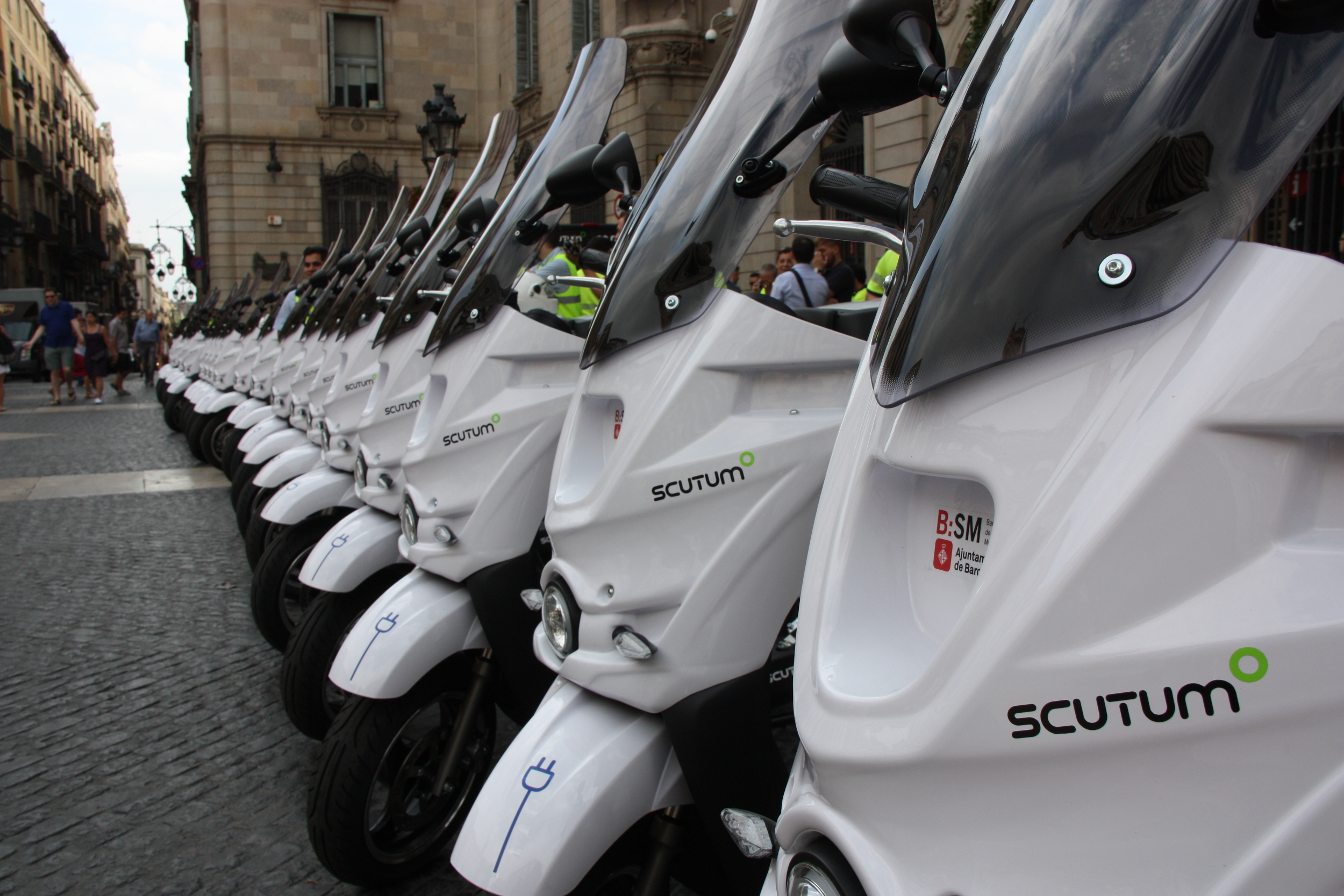 L'Ajuntament de Barcelona va comprar una flota de vint-i-cinc motocicletes elèctriques el 2016