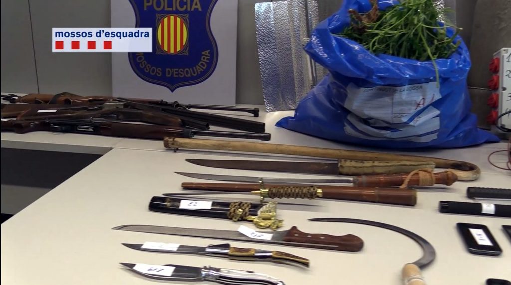 Augmenten els incidents amb armes blanques i els Mossos n’intervenen 25 al dia