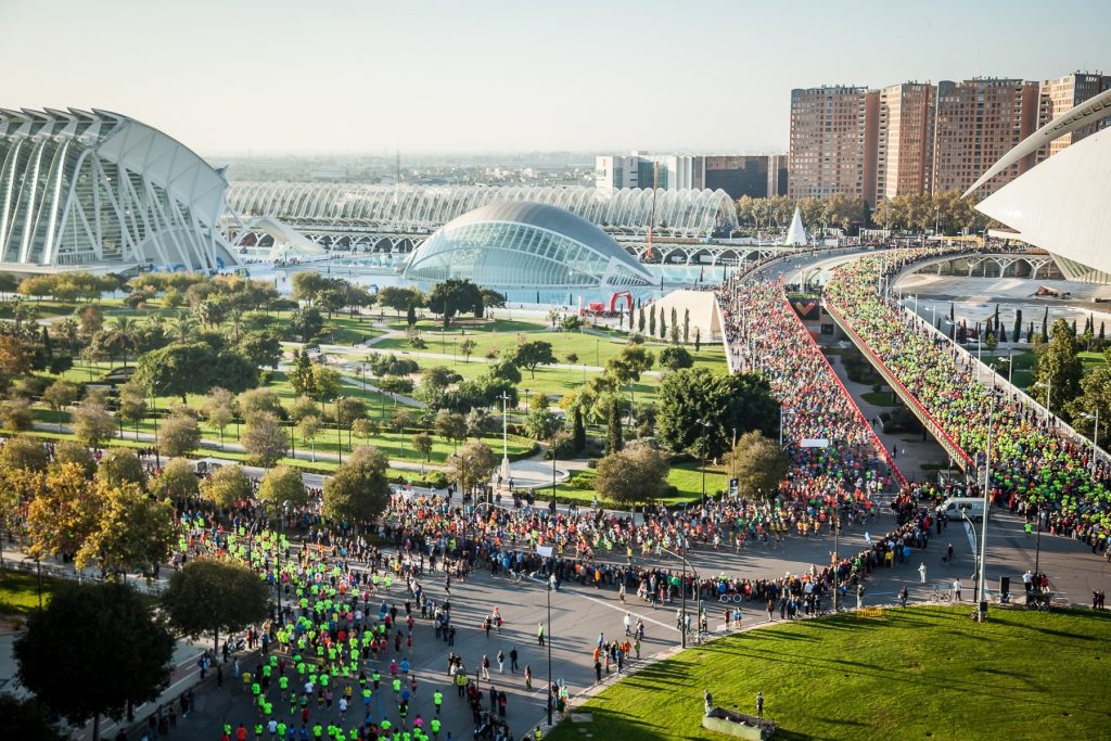 La Marató de València s’adapta a contrarellotge: 800 baixes i hotels danyats