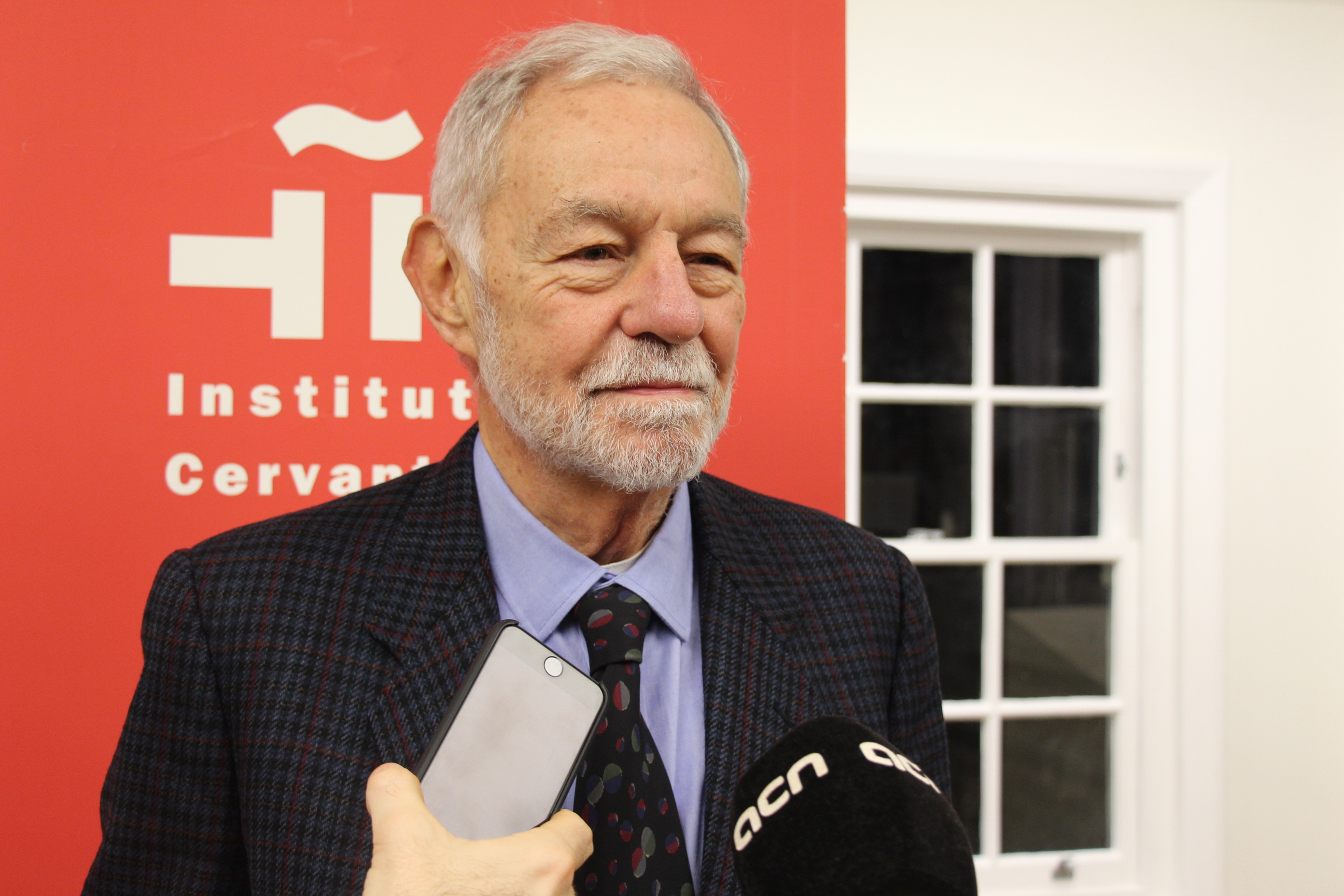Eduardo Mendoza, a favor dels toros i contra Sant Jordi.