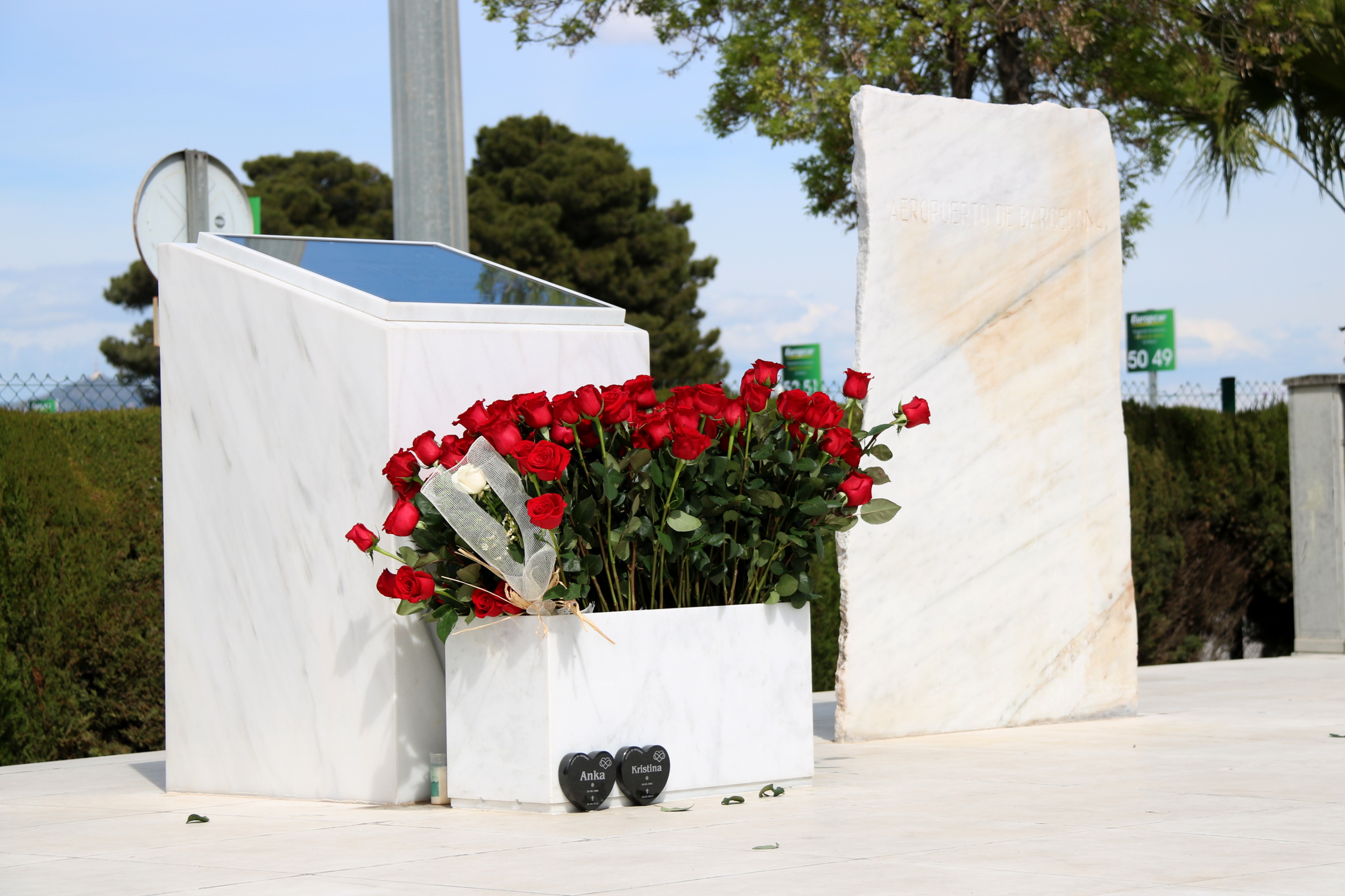 Monument de l'aeroport de Barcelona en record a les víctimes de la tragèdia de Germanwings
