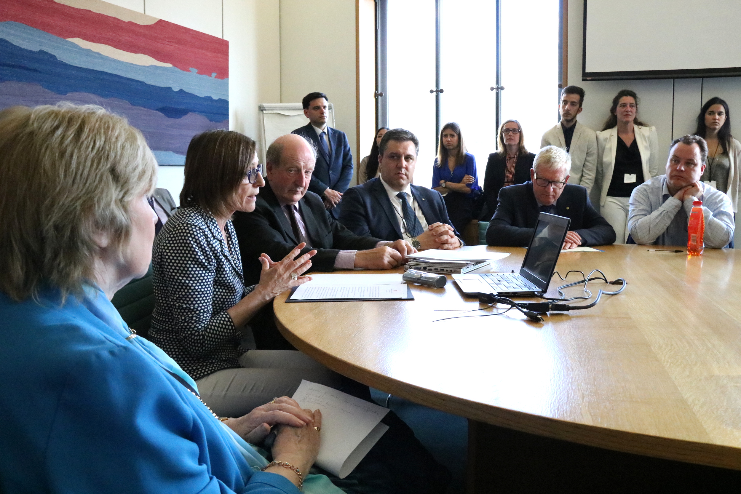 La presidenta Forcadell, en una reunió amb el grup interparlamentari sobre Catalunya al parlament britànic.