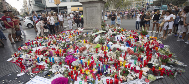 Homenatge de l'atemptat de la Rambla del 17 d'agost del 2017 (fotografia: Albert Salamé).