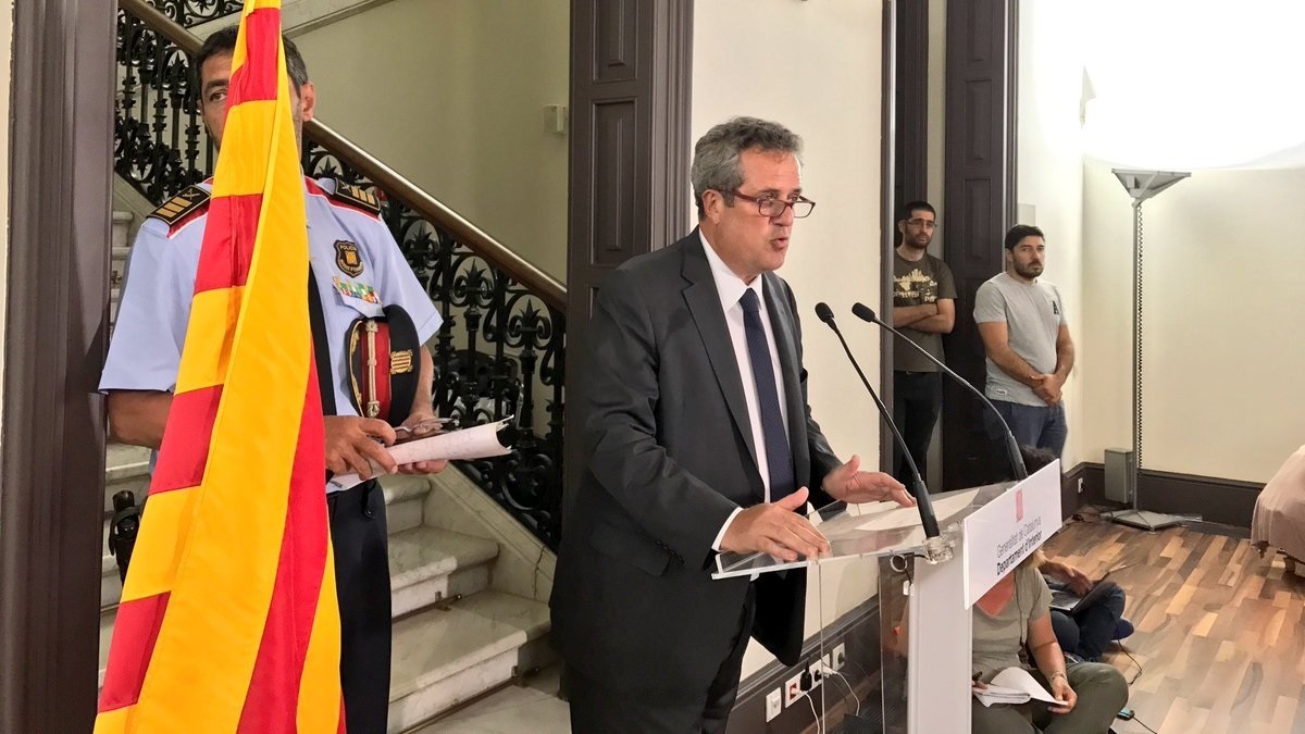 El conseller d'Interior, Joaquim Forn, en roda de premsa després dels atemptats