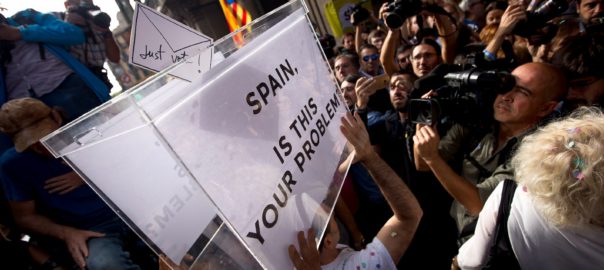 Mobilització a la seu del Departament d'Economia el 20 de setembre de 2017 (fotografia: Albert Salamé).