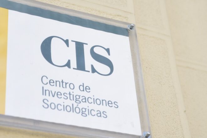 El CIS redueix a cinc punts l’avantatge del PSOE al PP