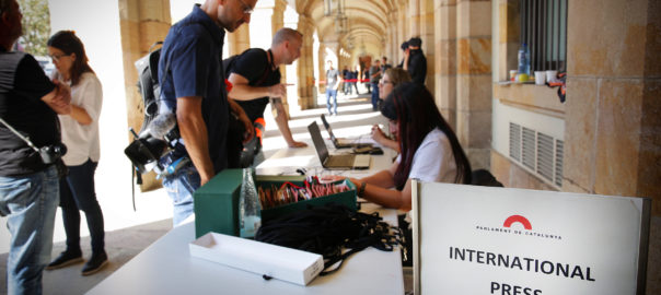 El procés d'independència va atraure l'atenció del món i va omplir el parlament de corresponsals estrangers. Fotografia: ACN