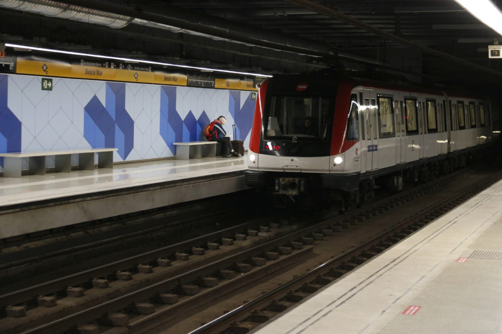 Aturada la L4 del metro de Barcelona entre Verdaguer i la Barceloneta
