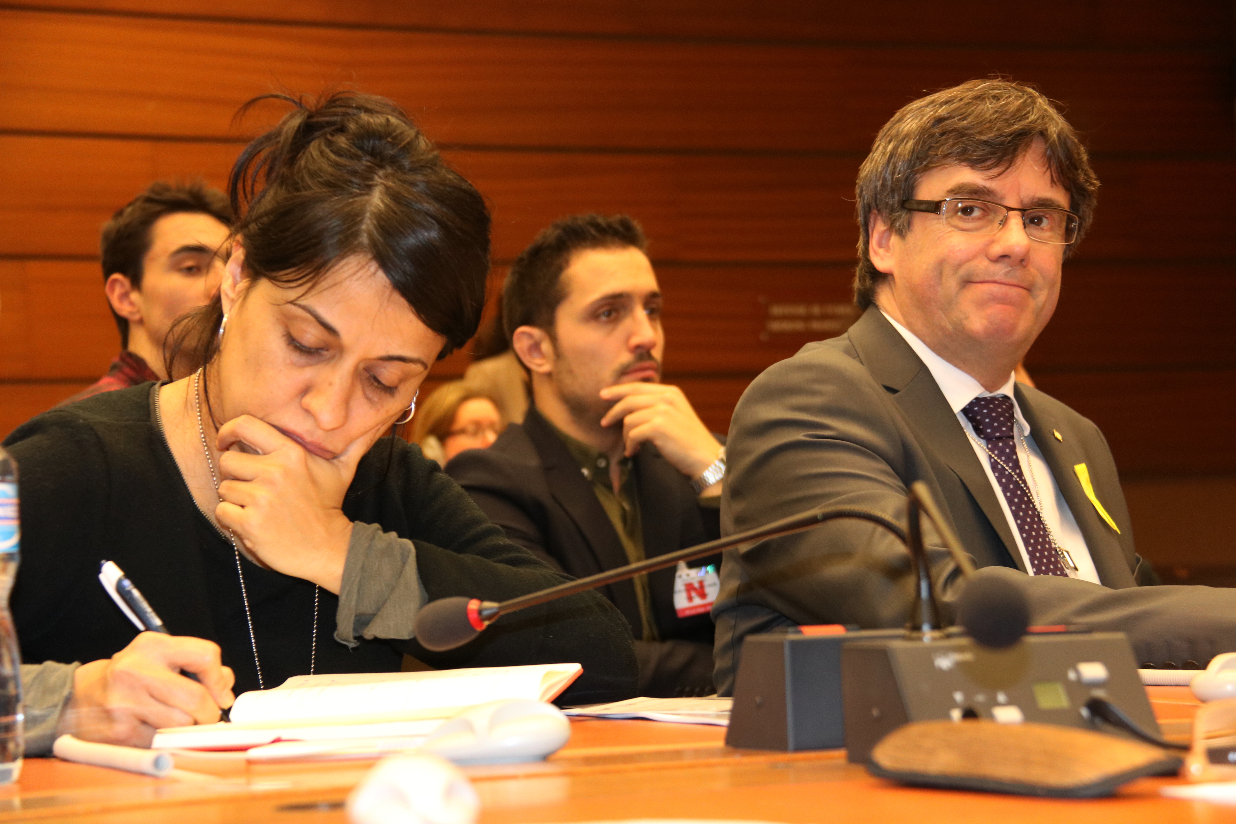 Carles Puigdemont i l'ex-diputada de la CUP Anna Gabriel, al Palau de l'ONU a Ginebra (Suïssa), el 19 de març de 2018.