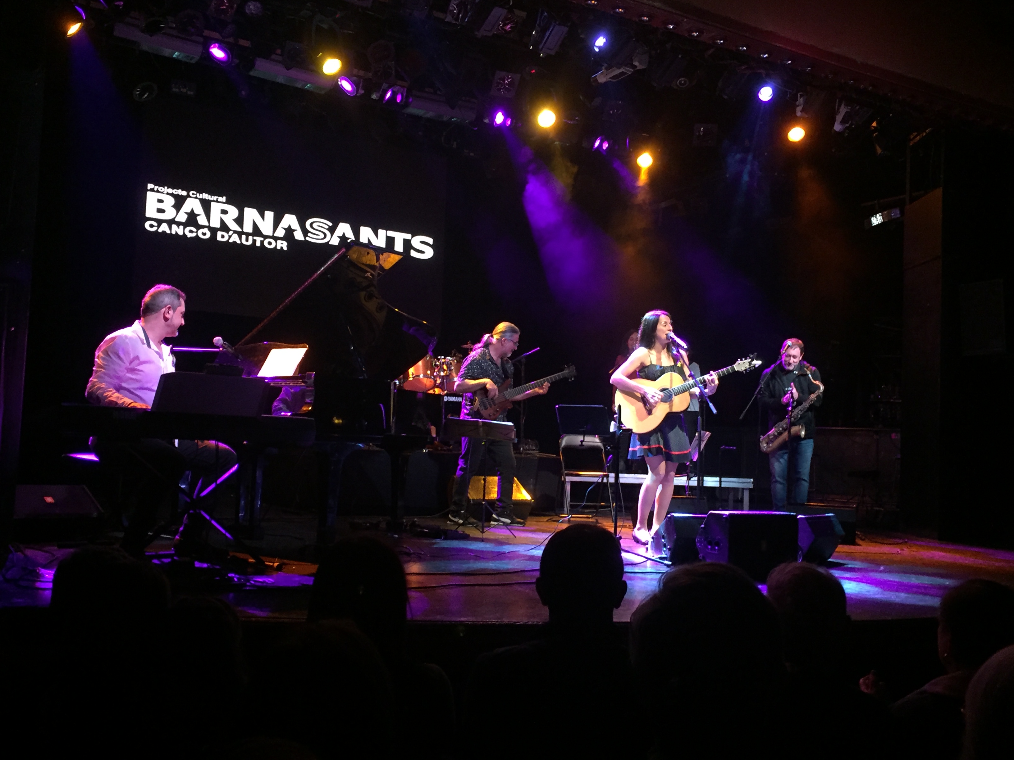 Un moment del concert de Montse Castellà a Luz de Gas (fotografia de Pere Cardús).