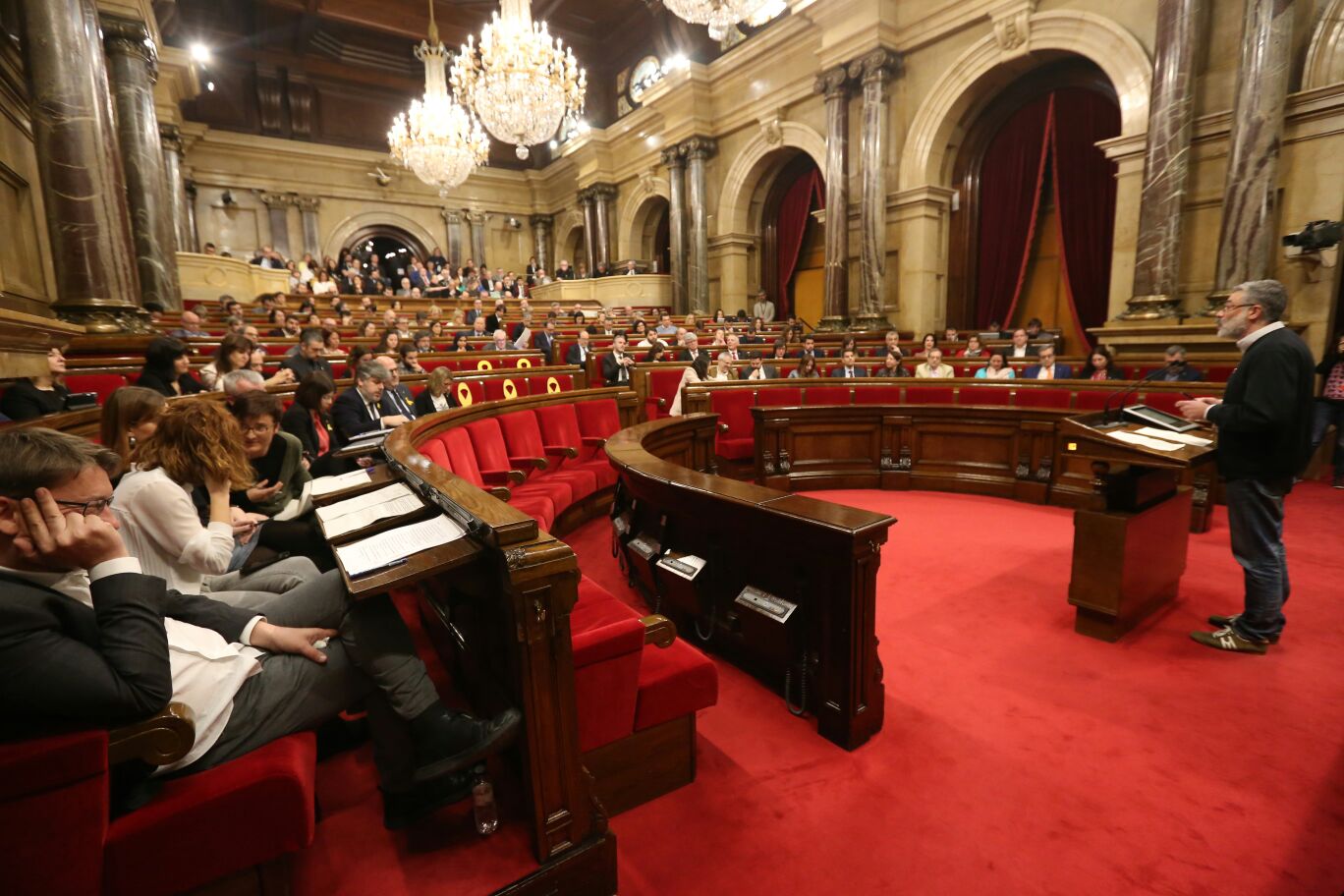 Carles Riera (CUP) intervé davant del ple del parlament (fotografia d'Albert Salamé)
