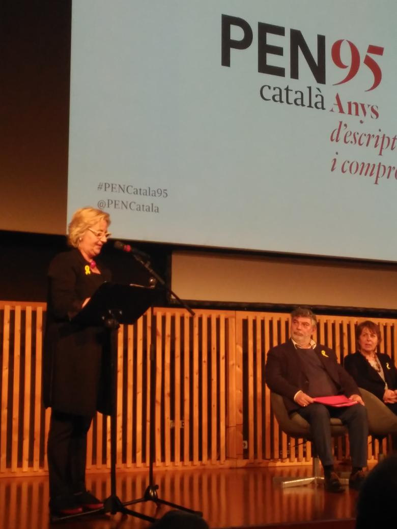 Carme Arenas, presidenta del PEN Català, durant el seu discurs.