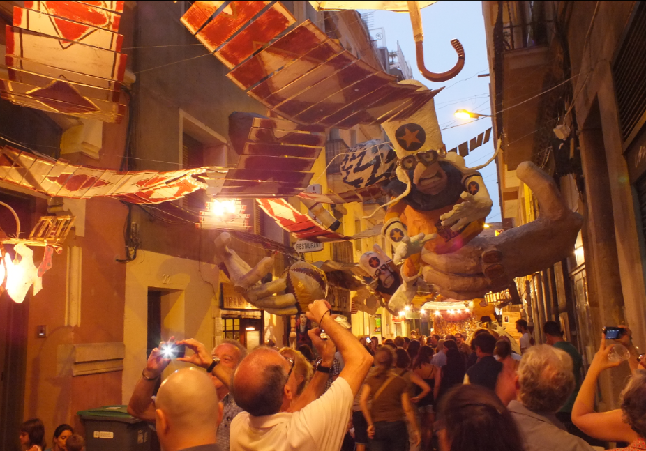 Un dels carrers de Gràcia durant la festa major