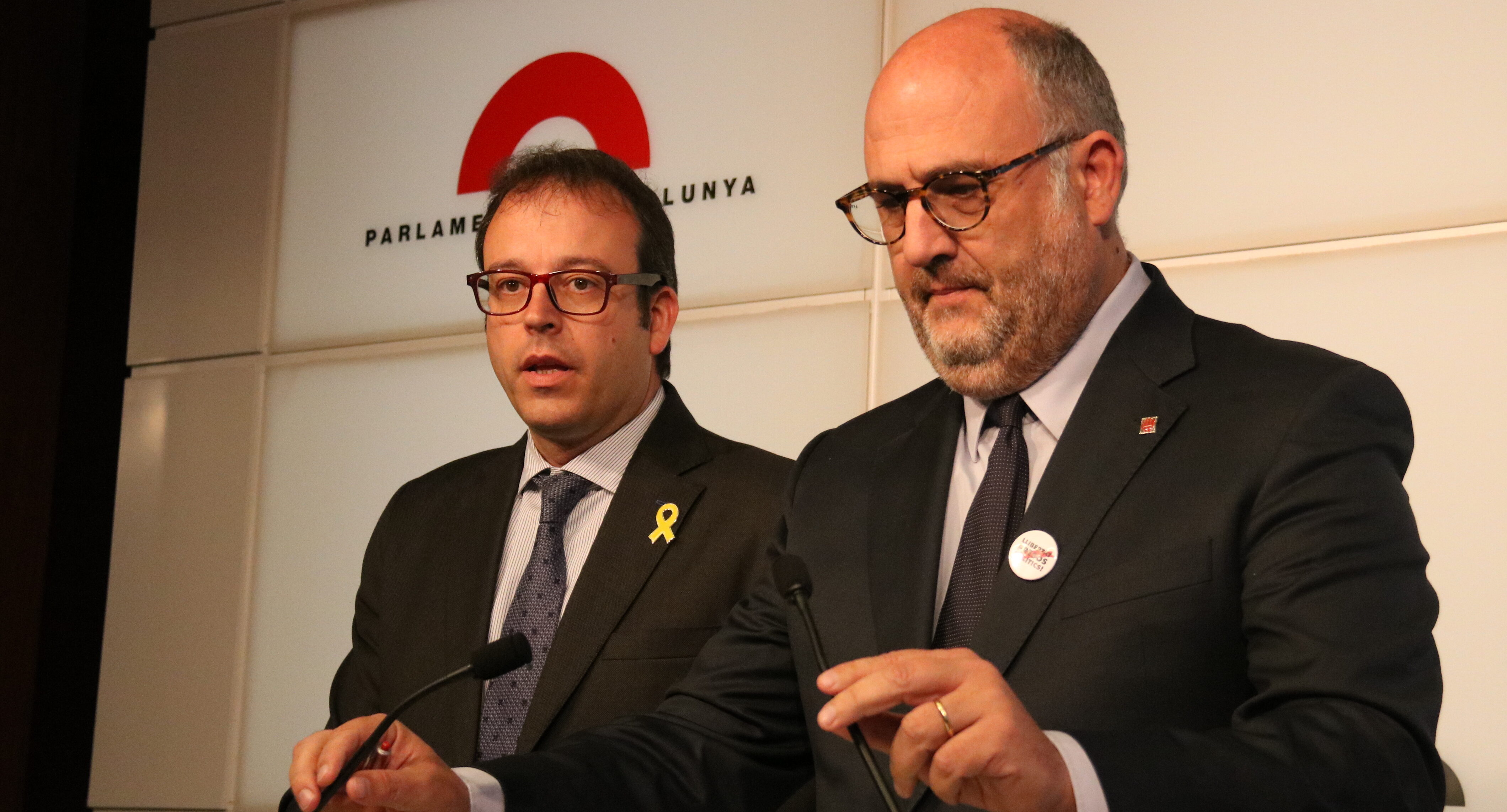 Marc Solsona, portaveu del PDECat, i Eduard Pujol, portaveu de JxCat al parlament.