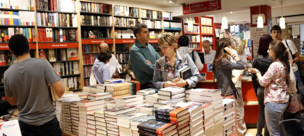 Interior de la llibreria Caselles.
