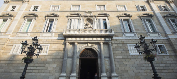 Pla general de la façana del Palau de la Generalitat.