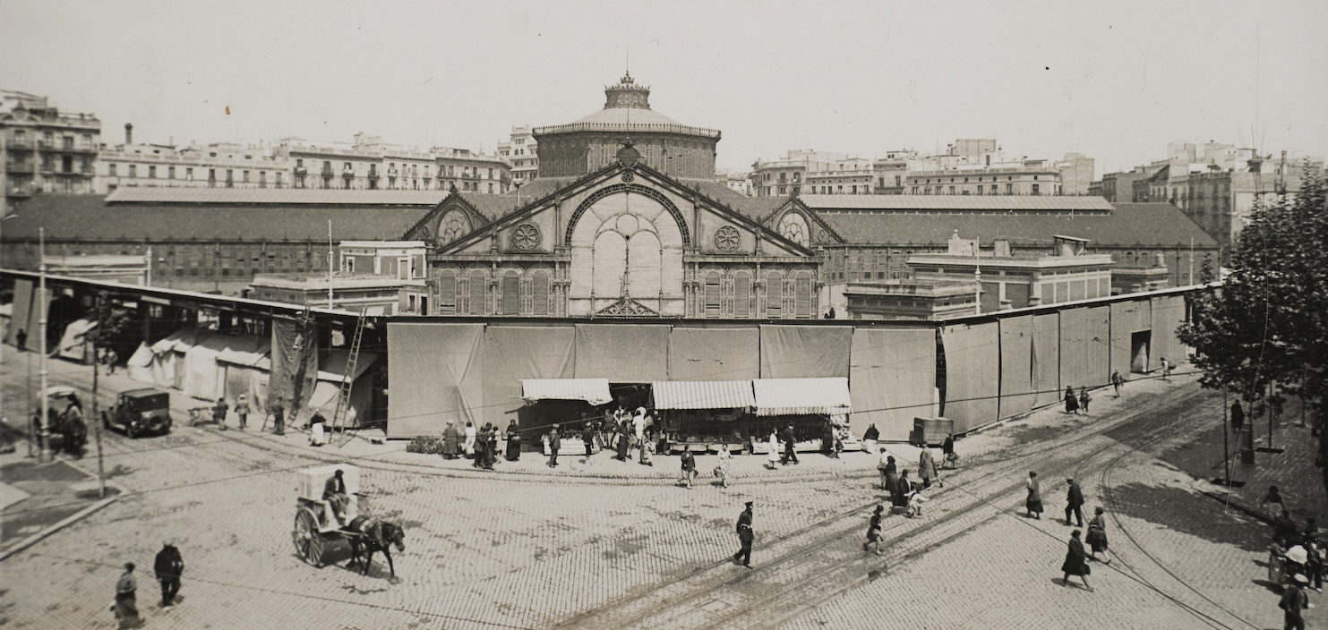 El mercat de Sant Antoni el 1915 (fotografia de l'Arxiu Fotogràfic de Barcelona)
