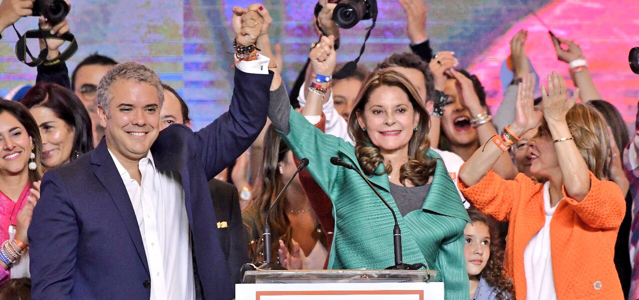 Ivan Duque i Marta Lucía Ramírez, que serà la primera vice-presidenta del país, celebren la victòria. Fotografia: @IvanDuque