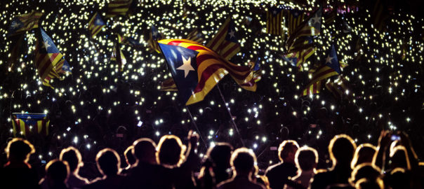 Imatge d'arxiu d'una foto unitària dels candidats de Junts pel Sí (fotografia: Albert Salamé).