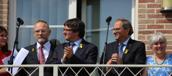 Emmerson, a la dreta de Carles Puigdemont
