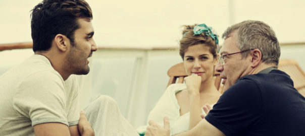 Daniel Monzón, durant el rodatge de Yucatán amb dos dels actors protagonistes