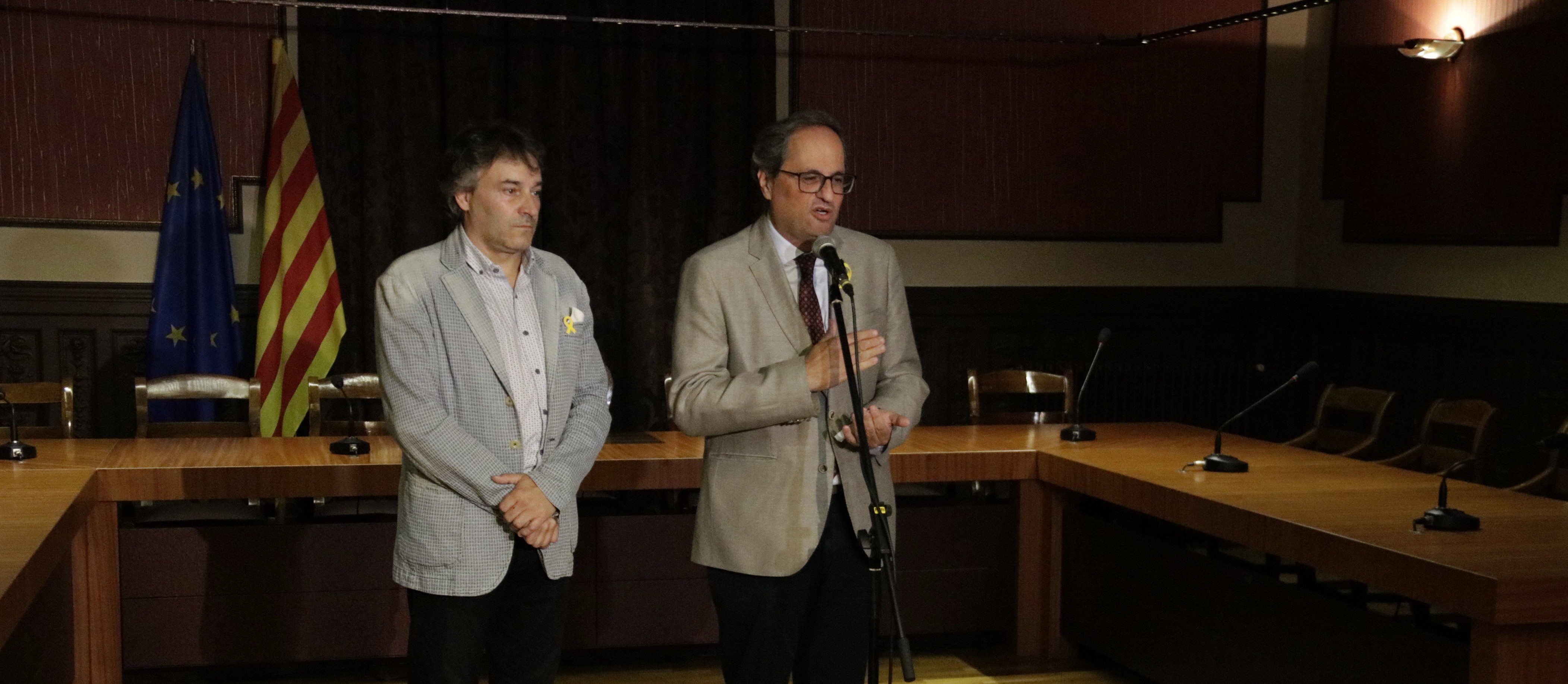 El president de la Generalitat, Quim Torra, i l'alcalde de Ripoll, Jordi Munell