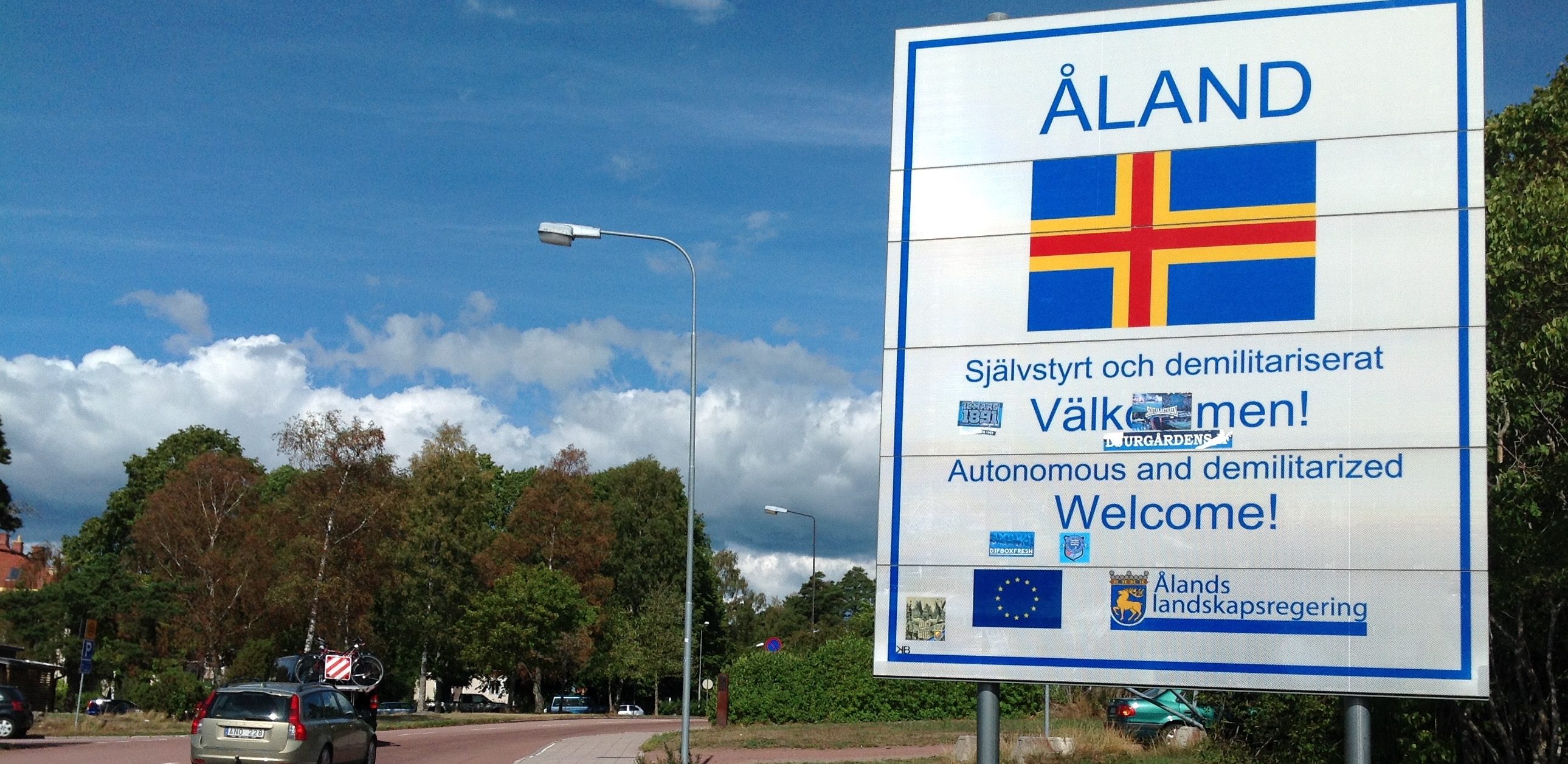 Rètol de benvinguda a Åland al port de Mariehamn