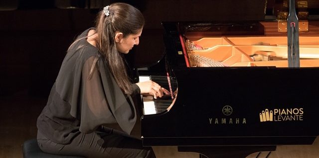 La pianista guanyadora del Premi Iturbi Fatima Dzusova