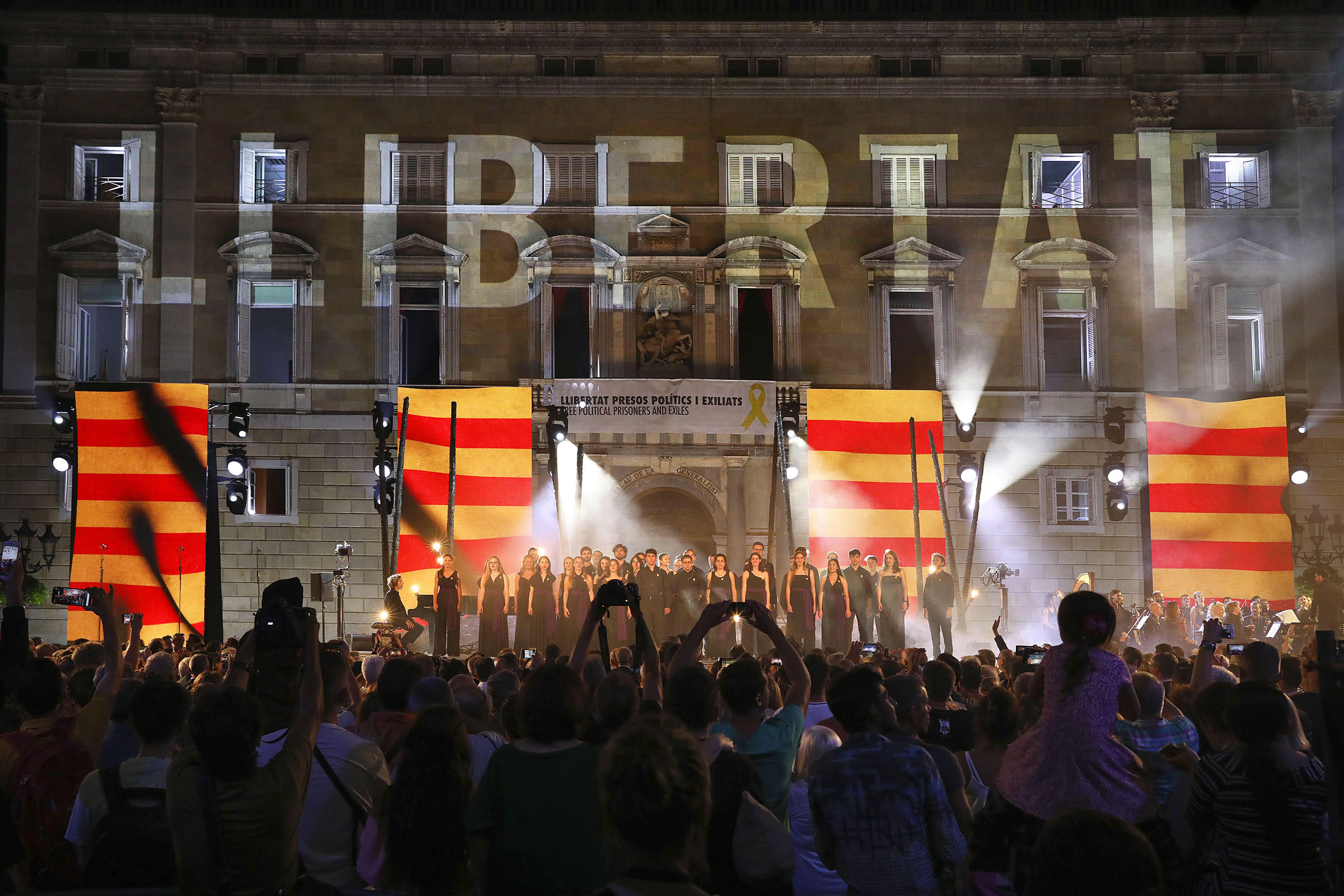 Fotografia de l'acte institucional a la plaça de Sant Jaume l'any passat.