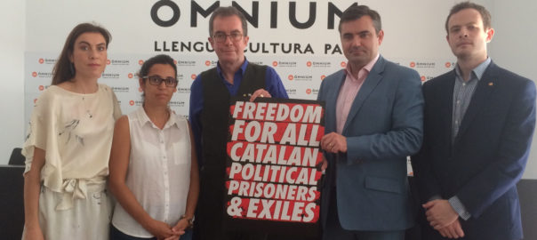 Gavin Newlands (second from right) yesterday at Òmnium Cultural's headquarters