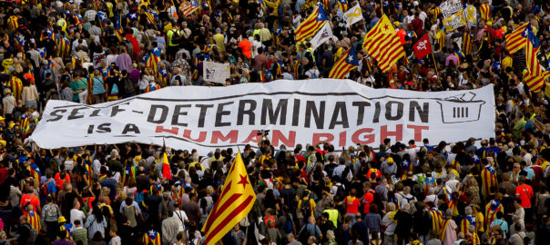 Mobilització en el primer aniversari del Primer d'Octubre (fotografia: Albert Salamé).