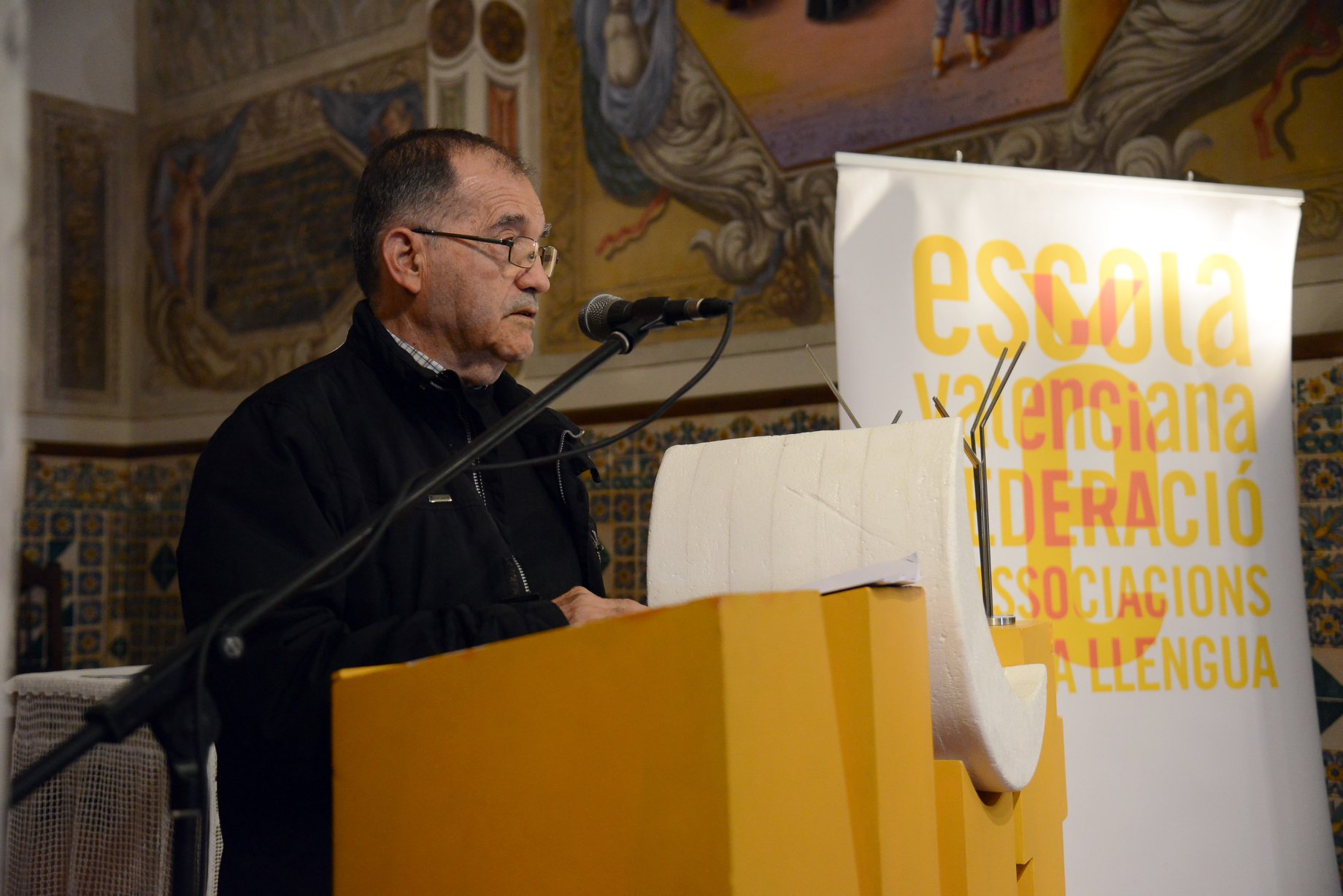 Ferran Zurriaga, durant la Nit d'Escola Valenciana de 2018