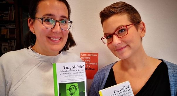 D'esquerra a dreta: les autores de 'Tu, calla!' Blanca Busquets i Laura Huerga.