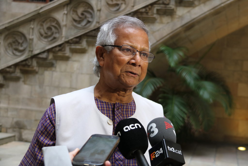 El president de Bangladeix designa el premi Nobel Mohamed Yunus primer ministre interí