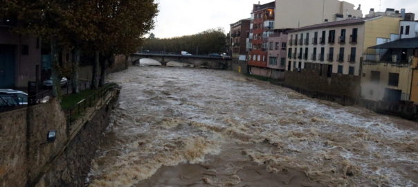El riu Daró al seu pas per La Bisbal d'Empordà
