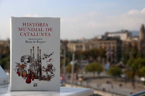 El volum 'Història mundial de Catalunya' (Edicions 62). Fotografia: ACN.