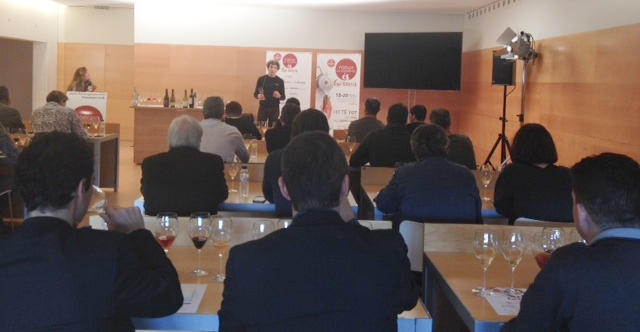 El sommelier Roger Viusà va impartir la sessió la sessió ‘Apropament al vi natural, el camí i la reflexió’, dins el Fòrum Gastronòmic de Girona.
