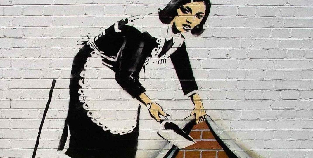'Escombrar sota l’estora', obra de Banksy a Londres, prop del mercat de Camden